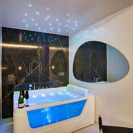 Distinto Suite & Rooms Lecce Bagian luar foto