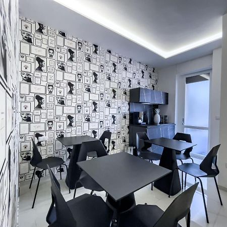 Distinto Suite & Rooms Lecce Bagian luar foto