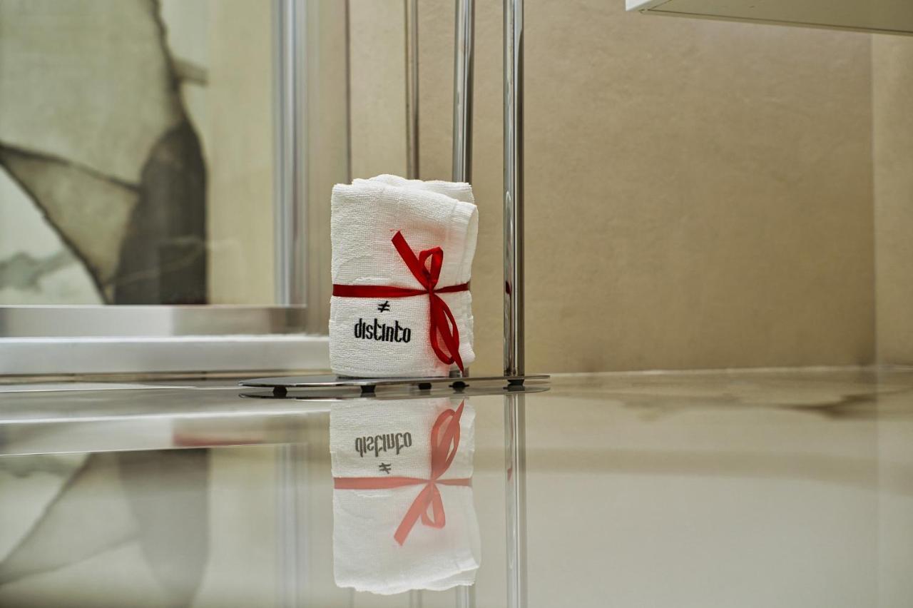 Distinto Suite & Rooms Lecce Bagian luar foto