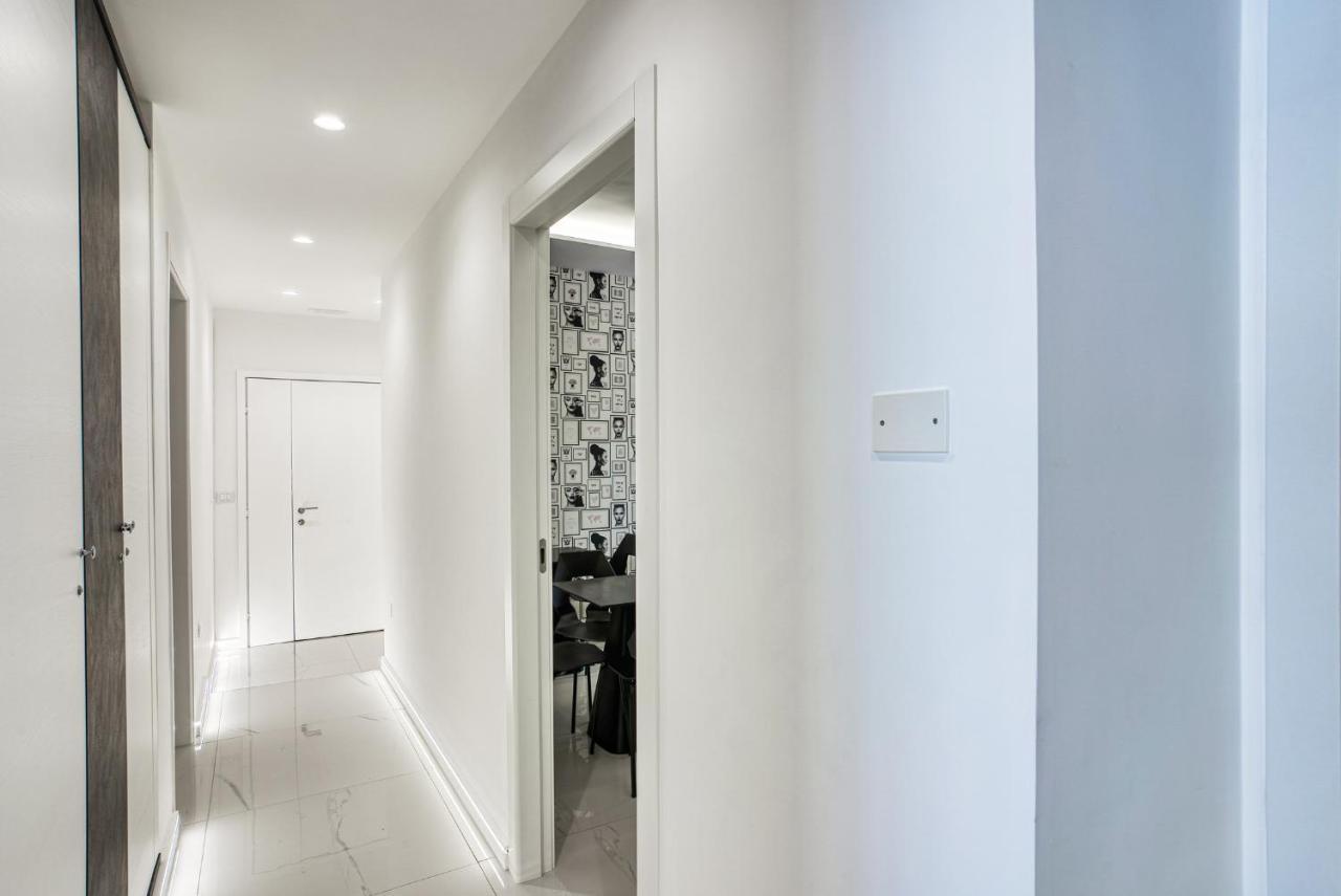 Distinto Suite & Rooms Lecce Bagian luar foto