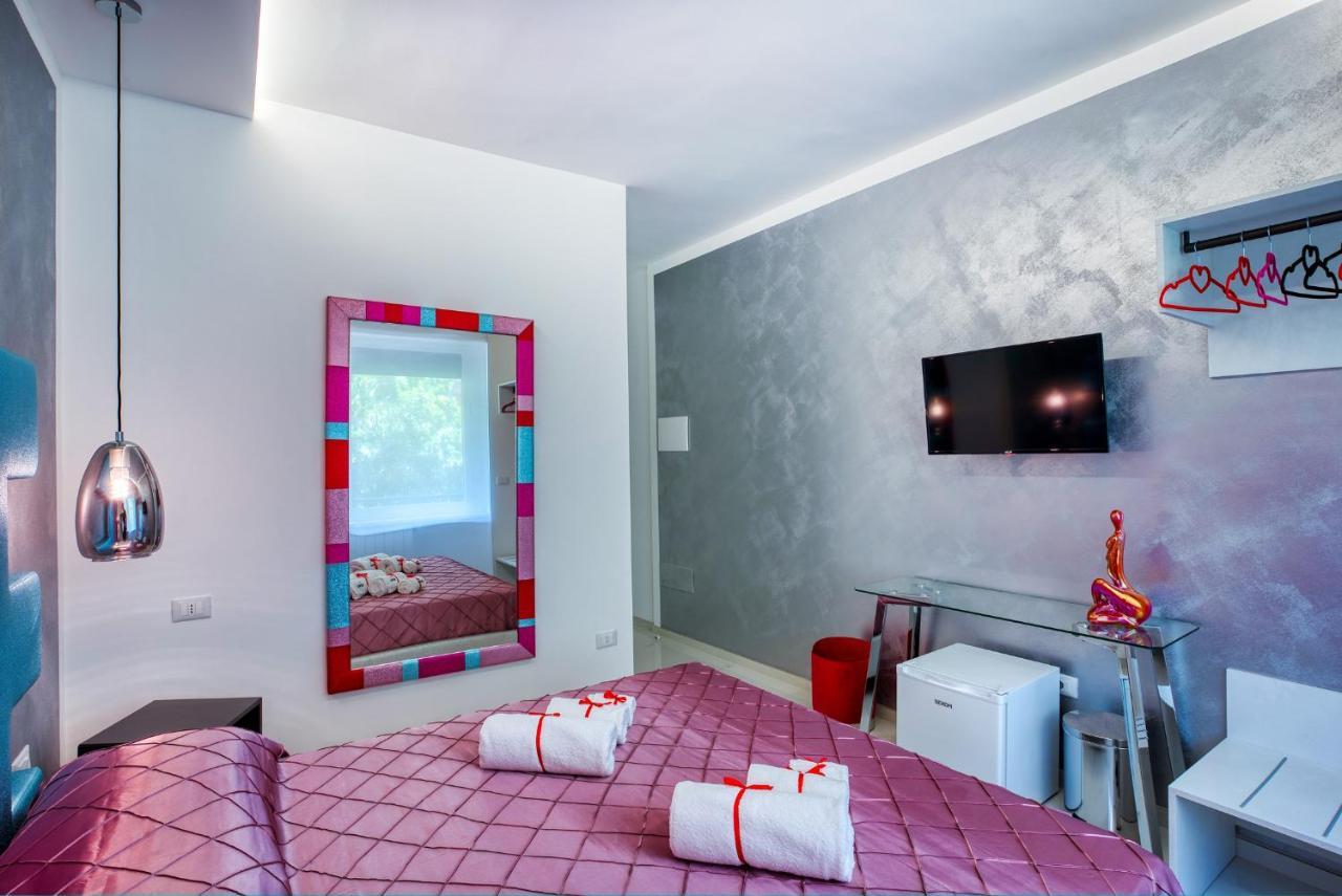 Distinto Suite & Rooms Lecce Bagian luar foto