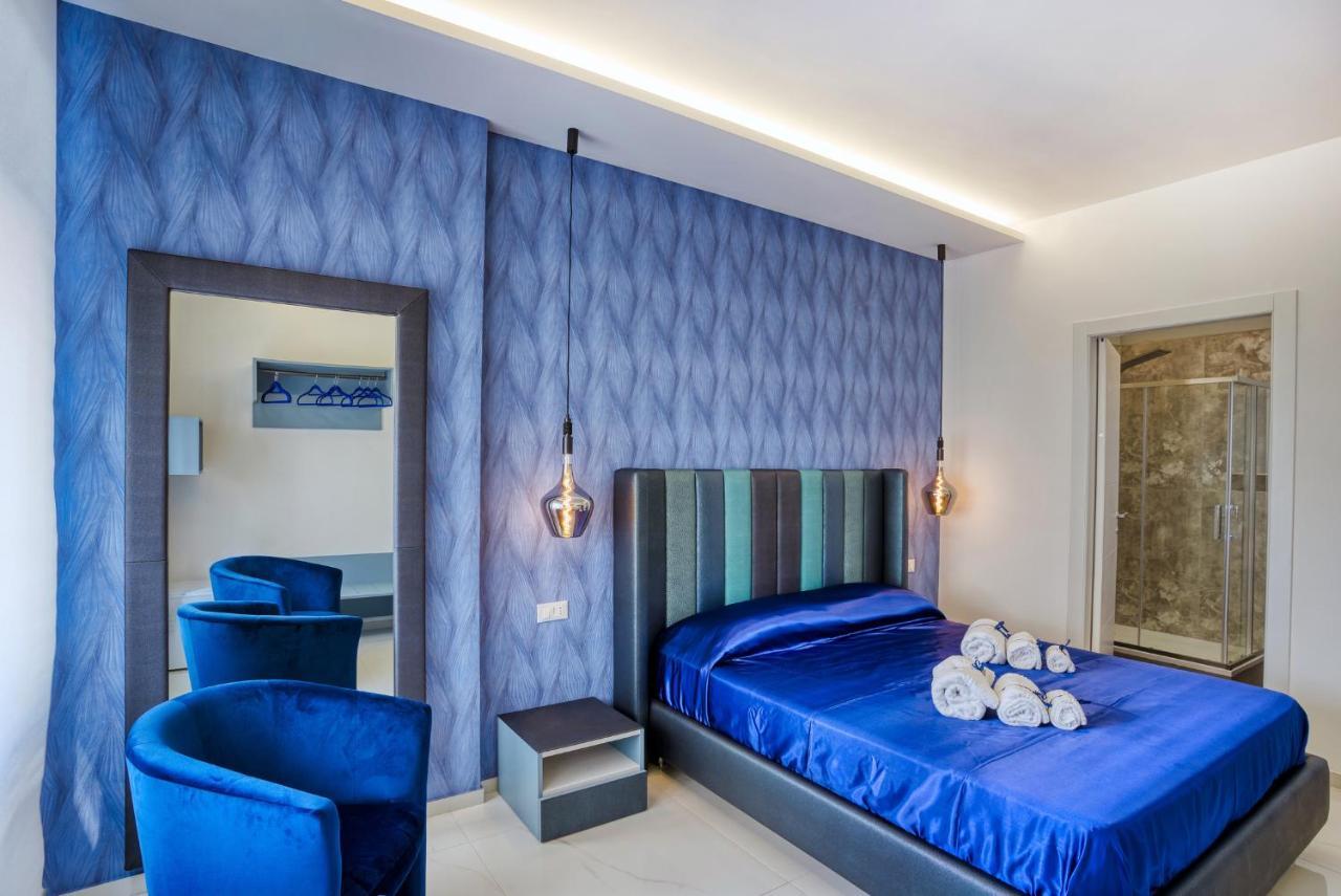 Distinto Suite & Rooms Lecce Bagian luar foto