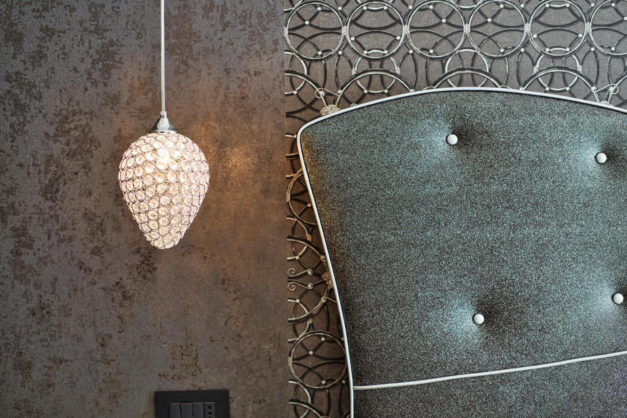 Distinto Suite & Rooms Lecce Bagian luar foto