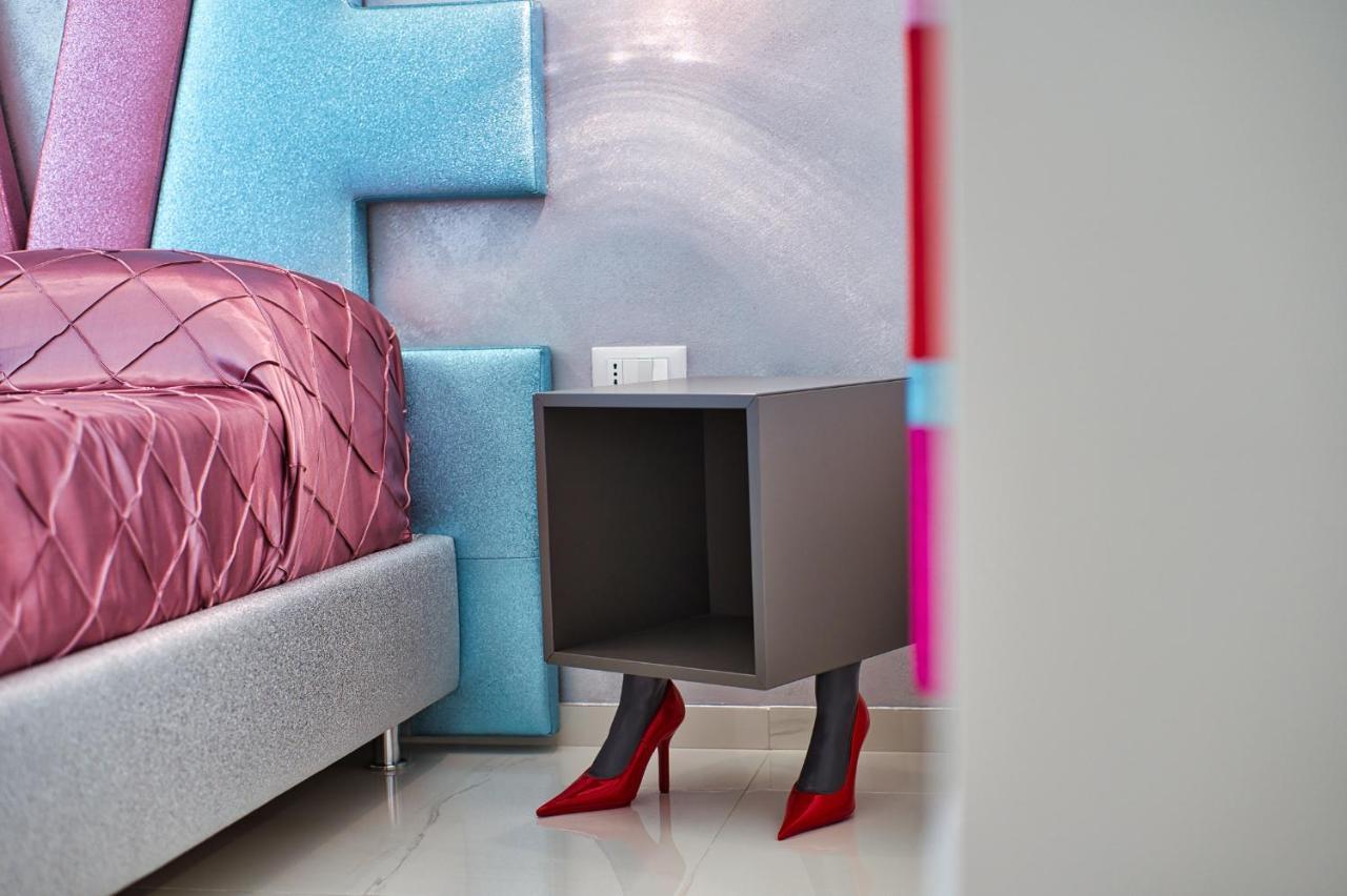 Distinto Suite & Rooms Lecce Bagian luar foto