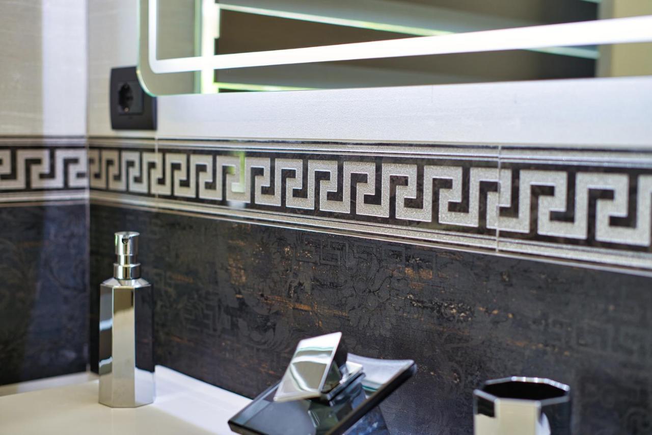 Distinto Suite & Rooms Lecce Bagian luar foto