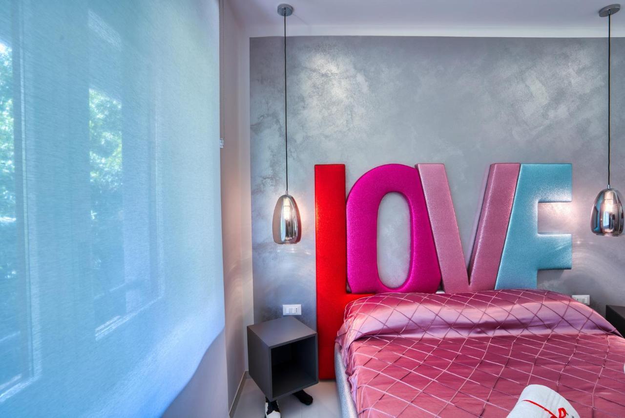 Distinto Suite & Rooms Lecce Bagian luar foto