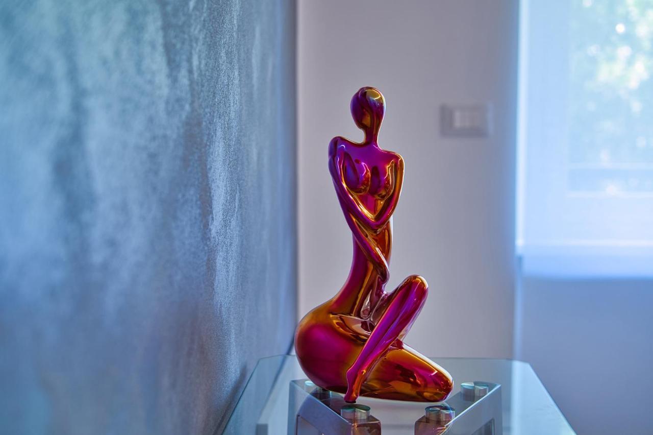Distinto Suite & Rooms Lecce Bagian luar foto