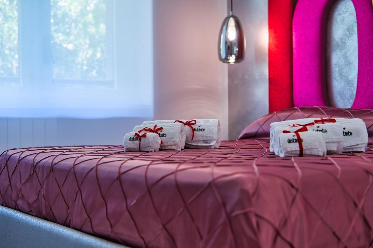 Distinto Suite & Rooms Lecce Bagian luar foto