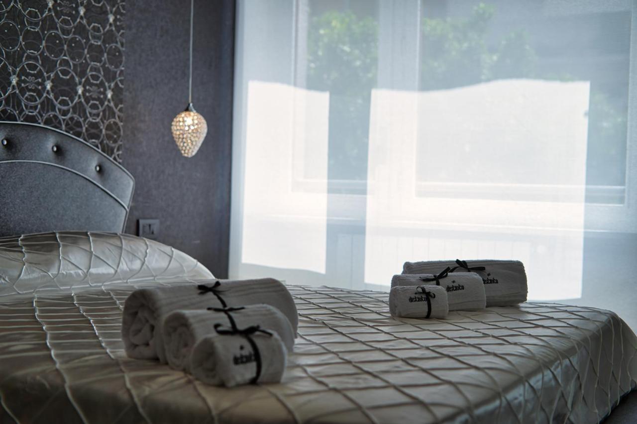 Distinto Suite & Rooms Lecce Bagian luar foto