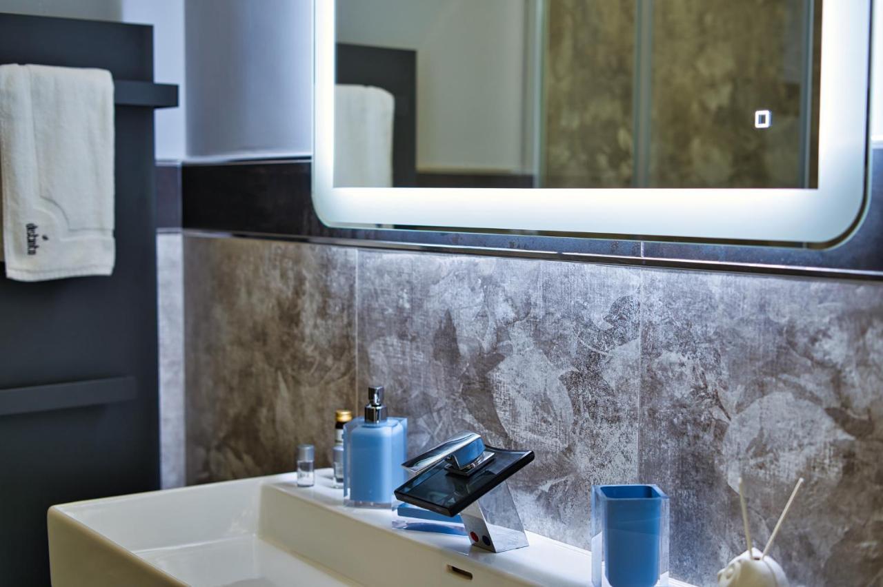 Distinto Suite & Rooms Lecce Bagian luar foto