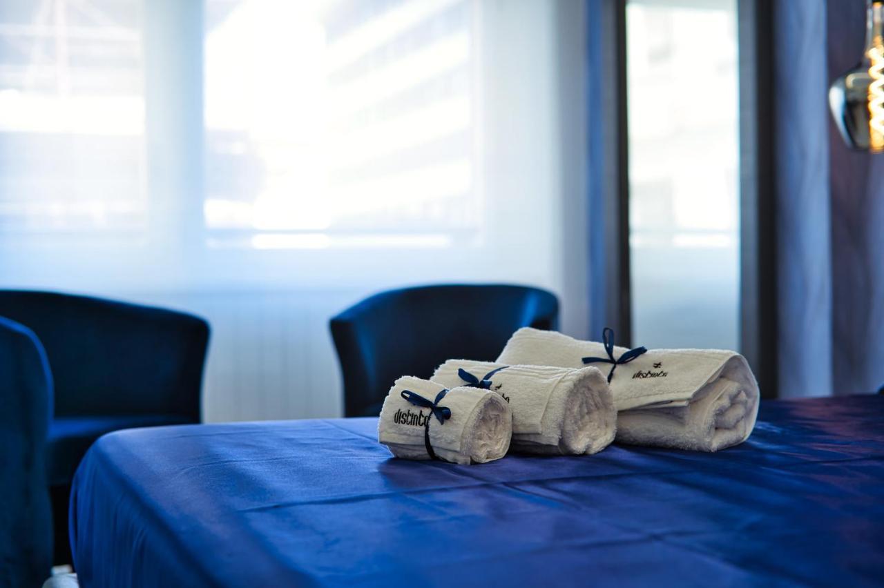 Distinto Suite & Rooms Lecce Bagian luar foto