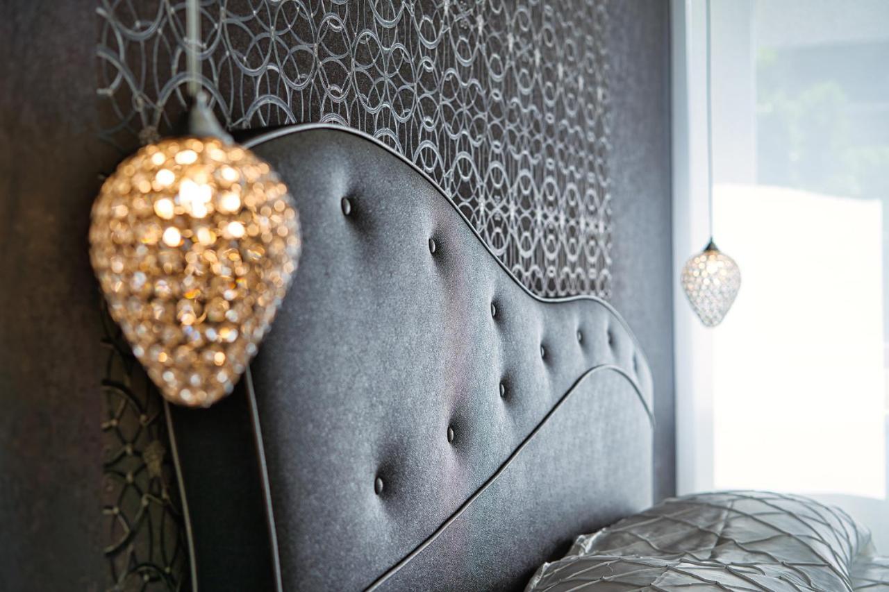 Distinto Suite & Rooms Lecce Bagian luar foto