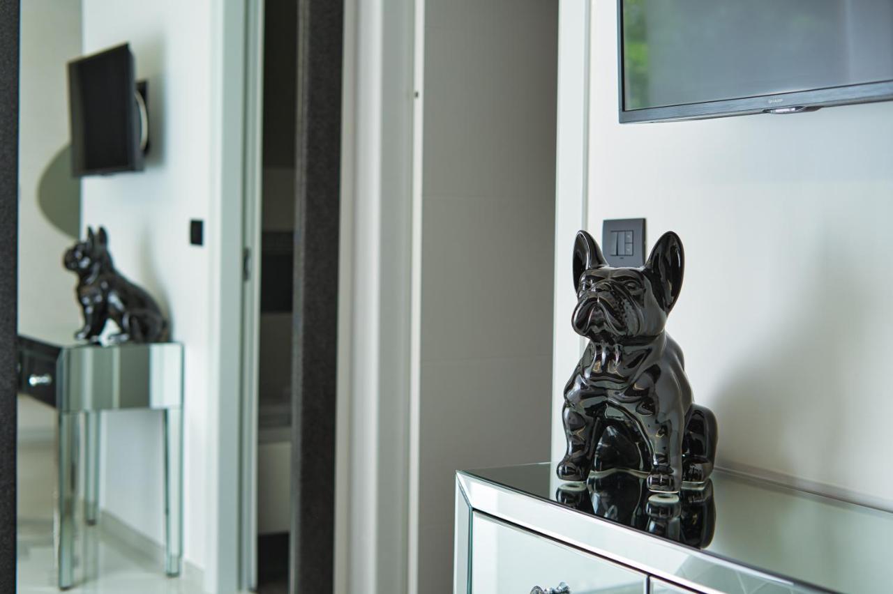 Distinto Suite & Rooms Lecce Bagian luar foto