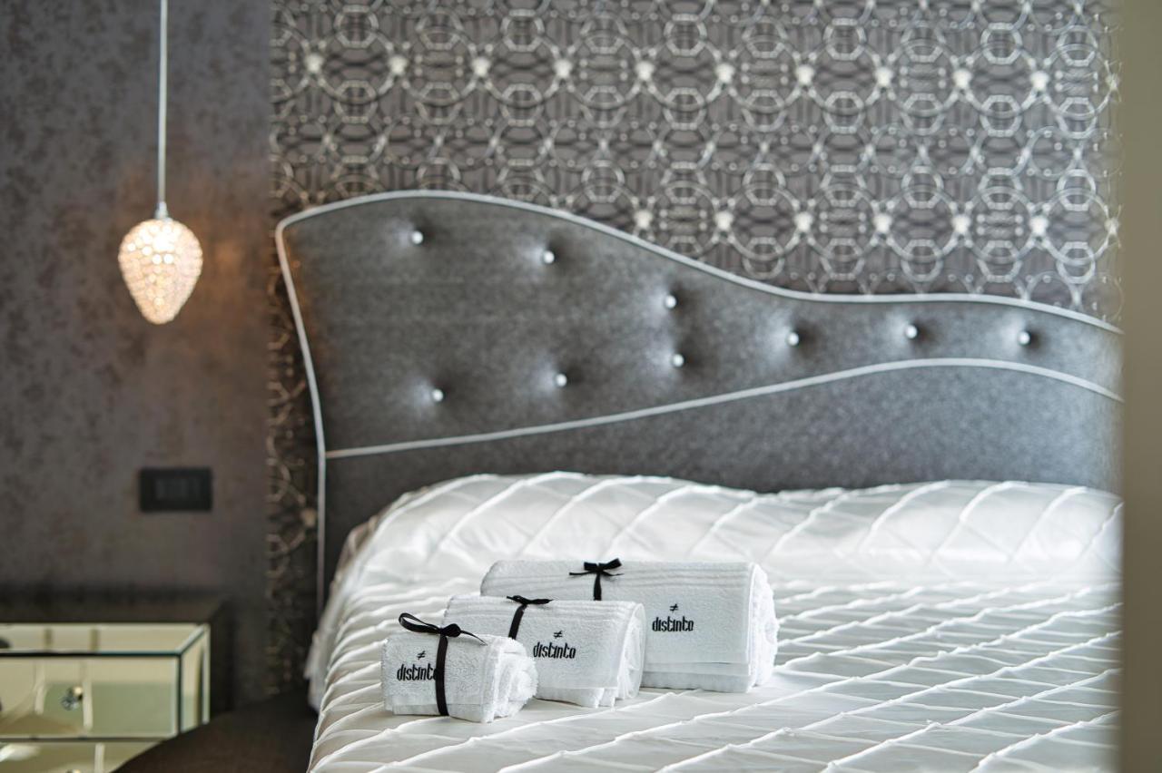 Distinto Suite & Rooms Lecce Bagian luar foto