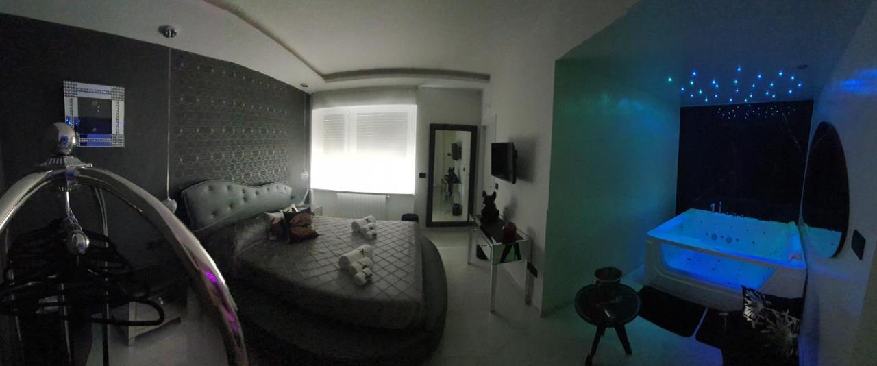 Distinto Suite & Rooms Lecce Bagian luar foto