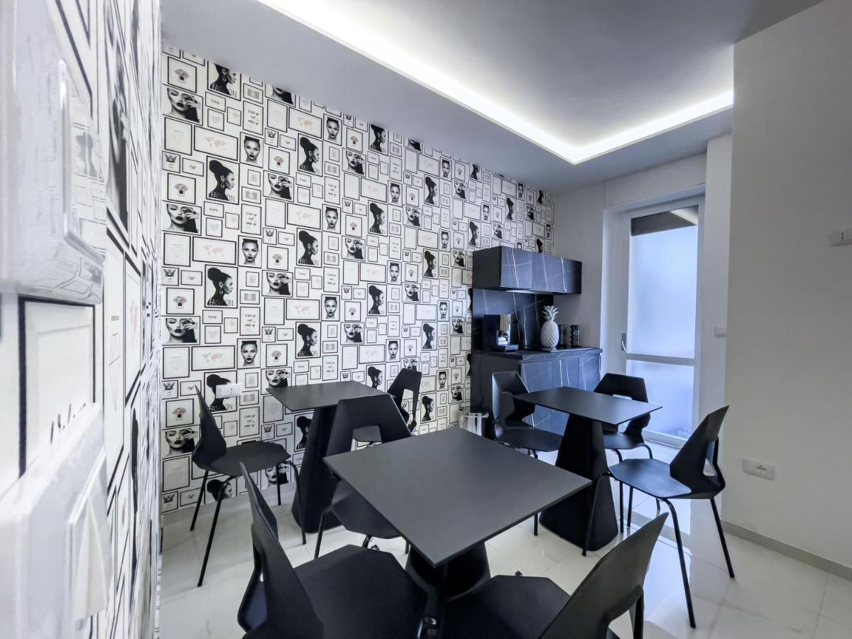 Distinto Suite & Rooms Lecce Bagian luar foto